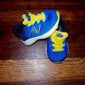 New Balance Baby Blue and Yellow Sneakers Size 2 Euc